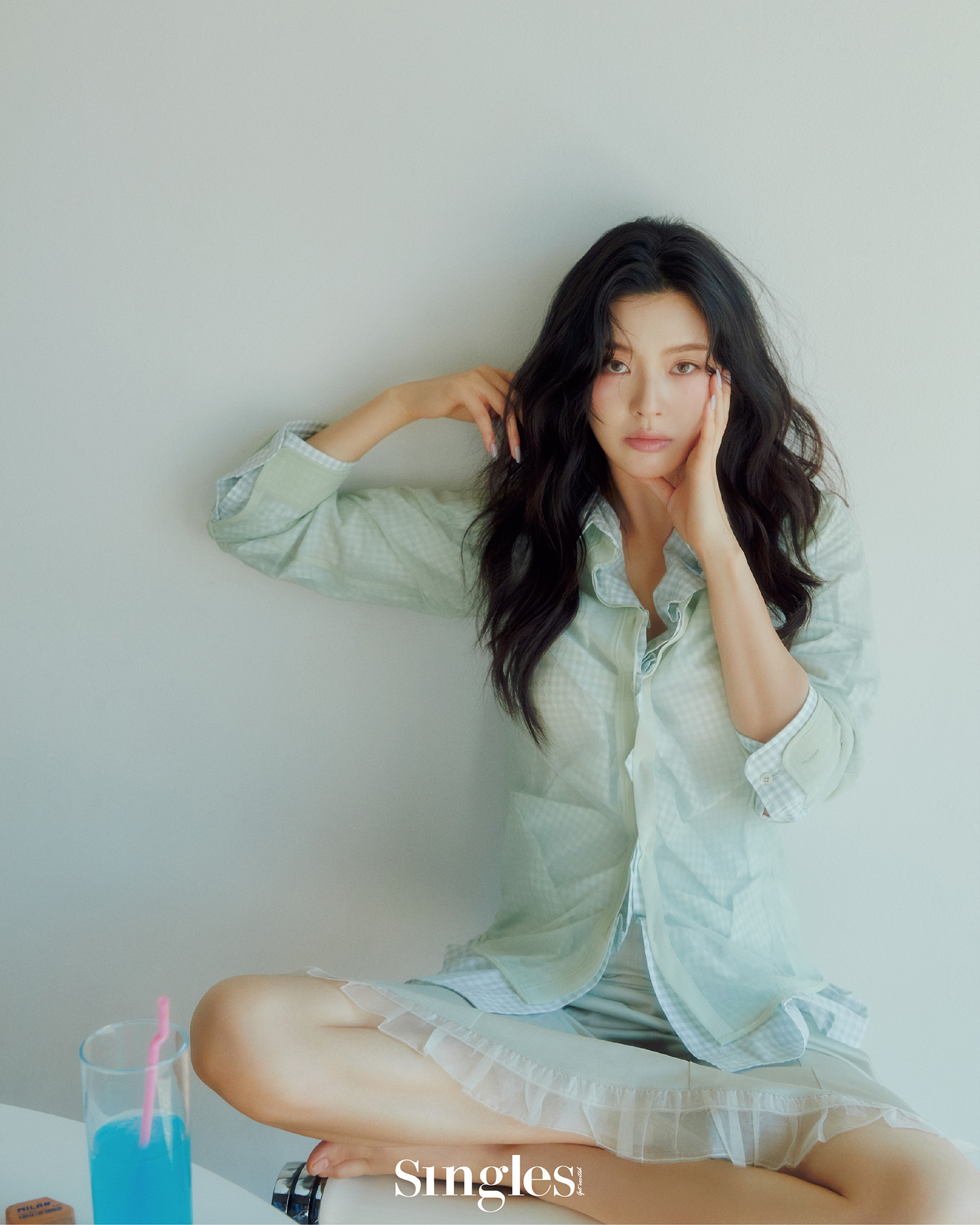 배우 이선빈의 싱글즈 화보 이미지. 감자연구소 이선빈 강태오. 강태오 화보, 이선빈 화보 